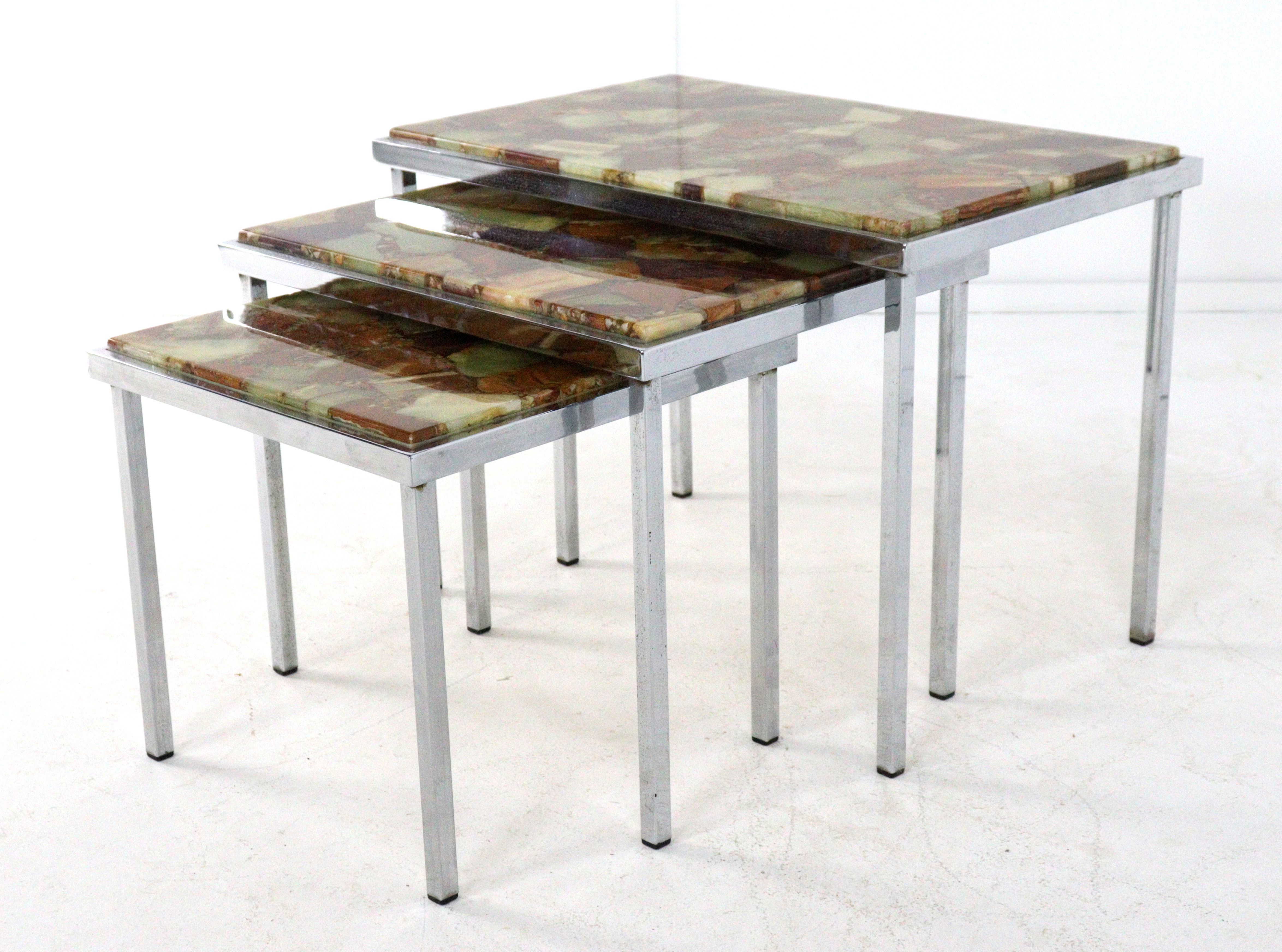 Set van 3 nesting tables 'Vught'