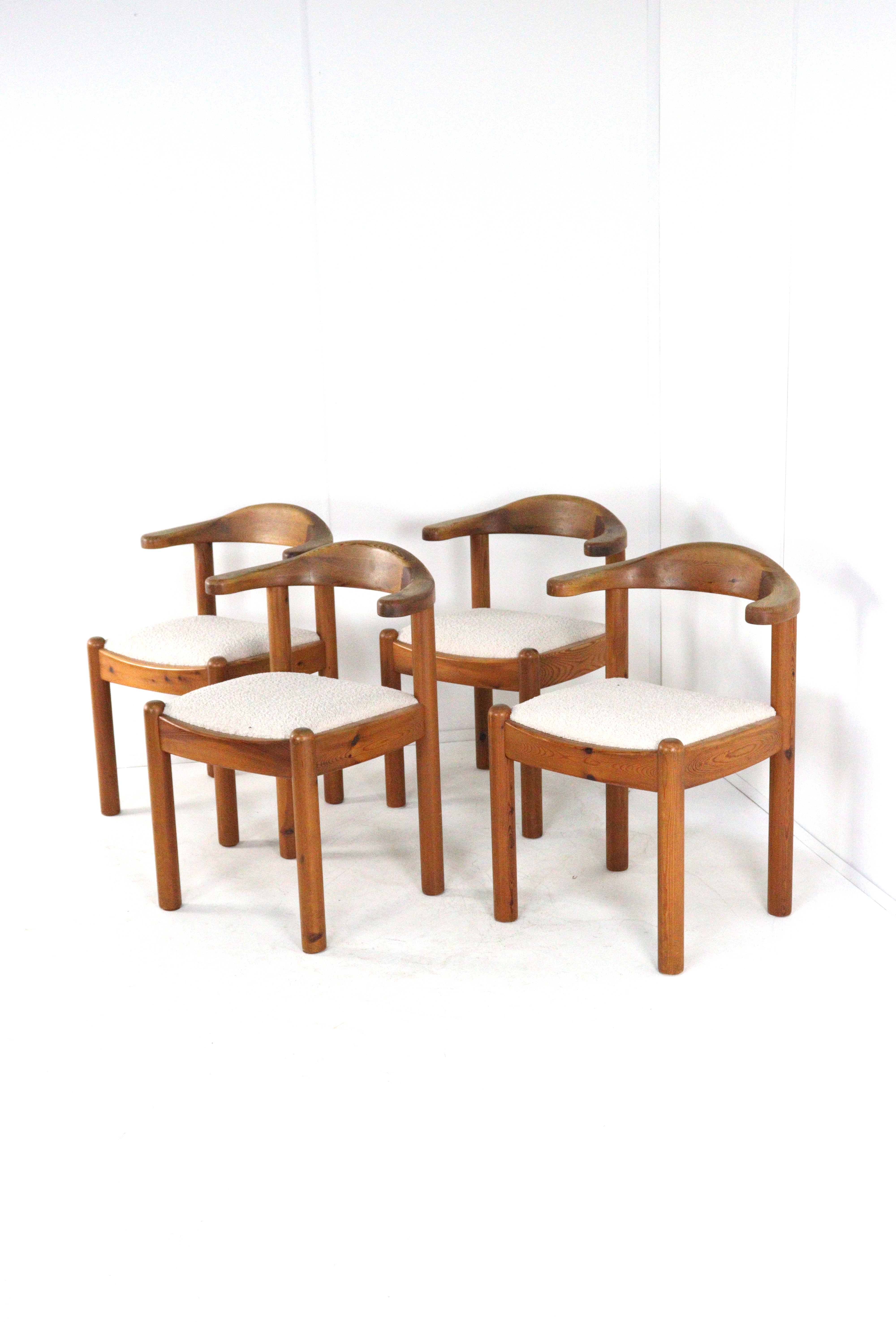 Set van 4 Vamdrup eetkamerstoelen 'Boestofte'