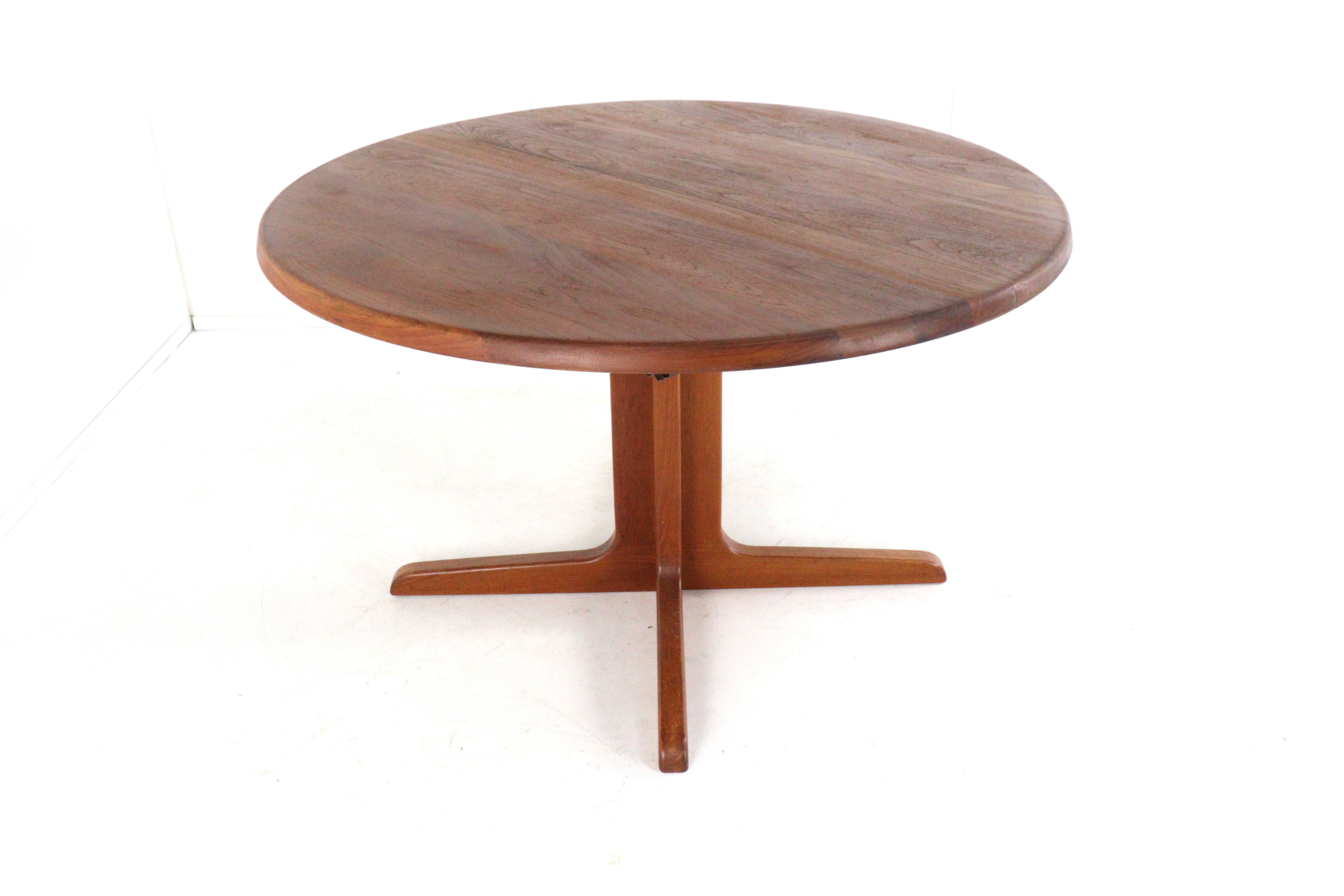 Niels Bach ronde eettafel 'Jersie'