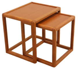 Set van 2 nesting tables 'Laaslich'