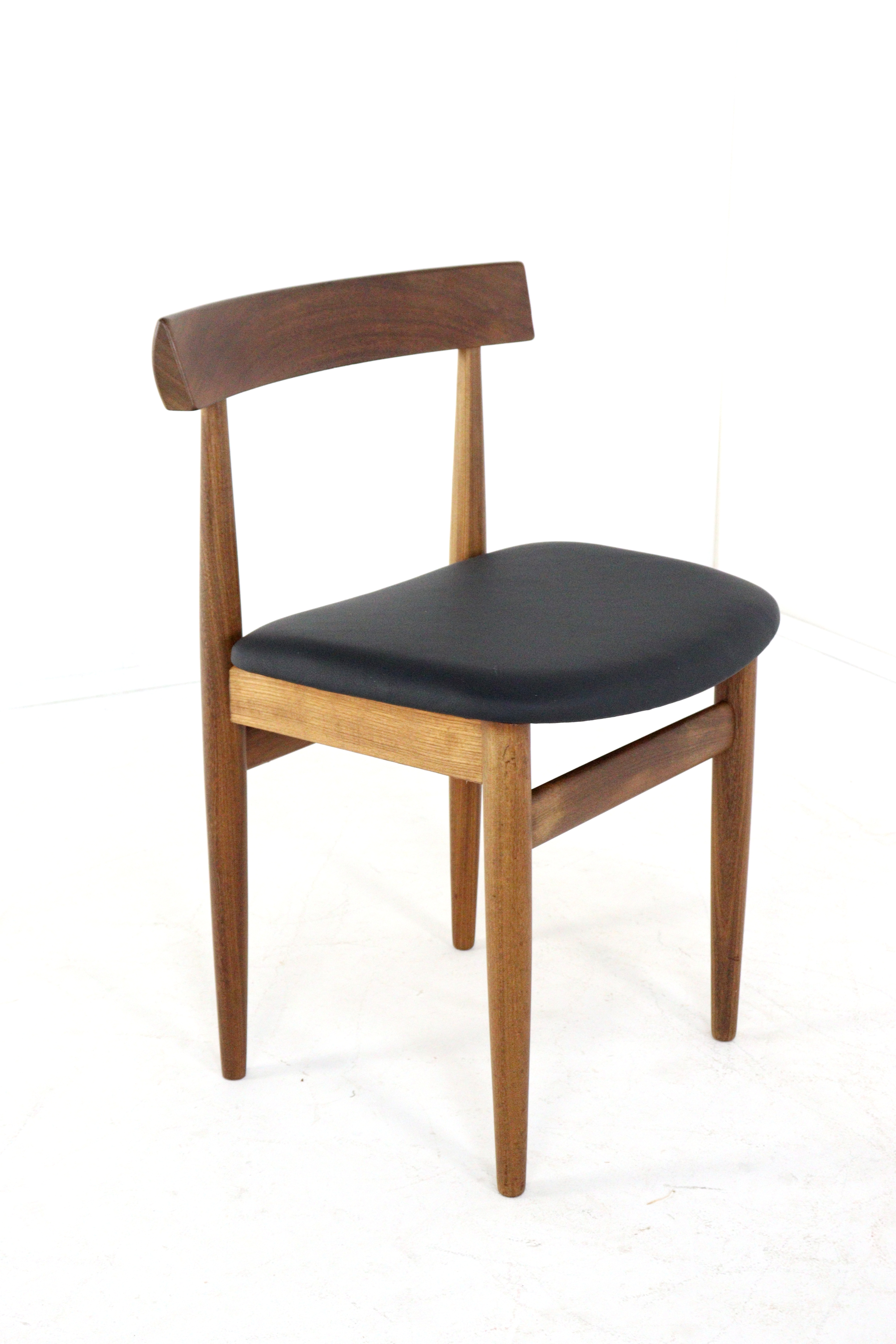 Hans Olsen voor Frem Røjle roundette eettafel + stoelen