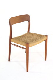 Niels O Möller model 75 stoel
