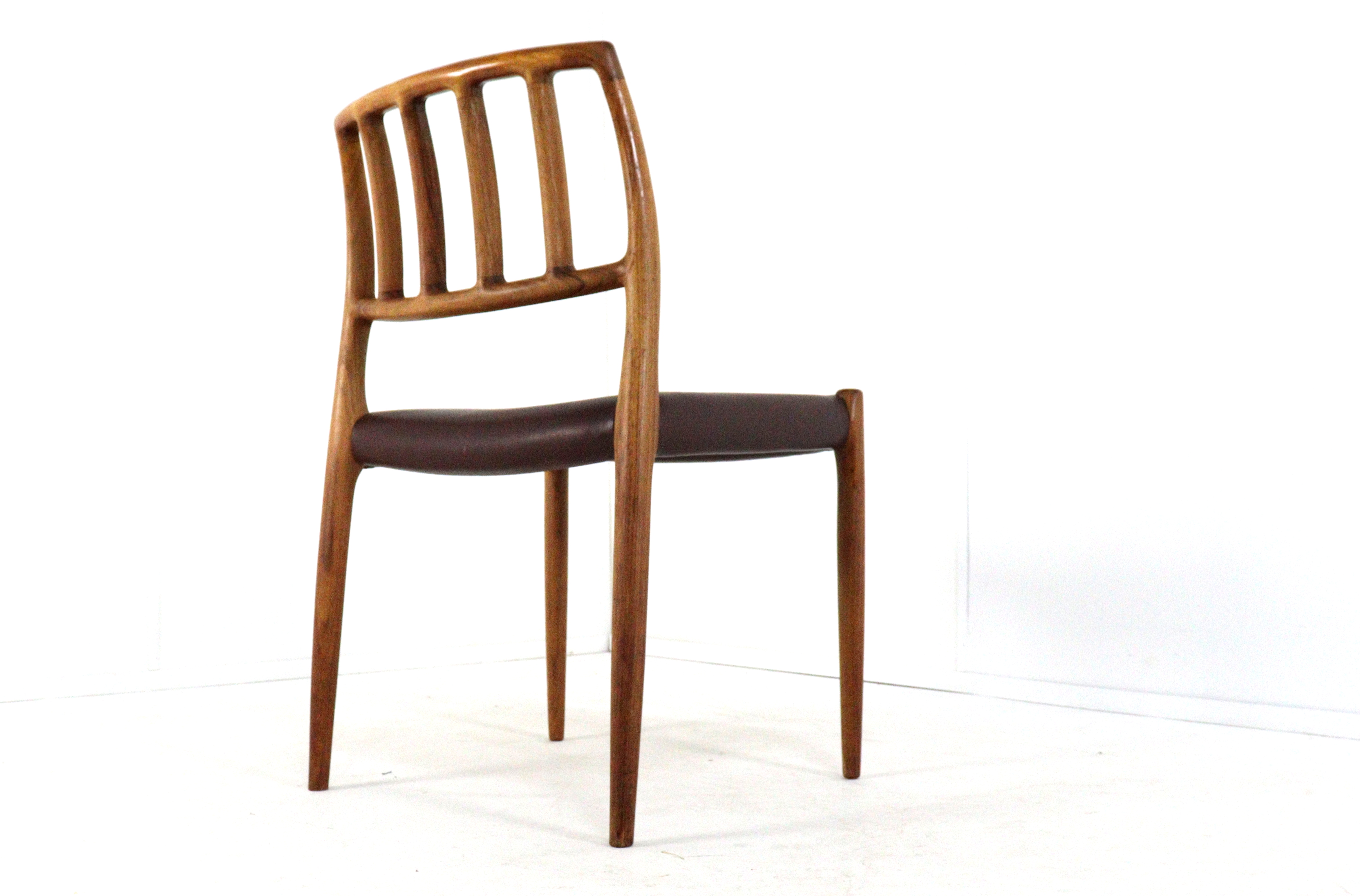 Set van 6 Niels O Møller stoelen model 83