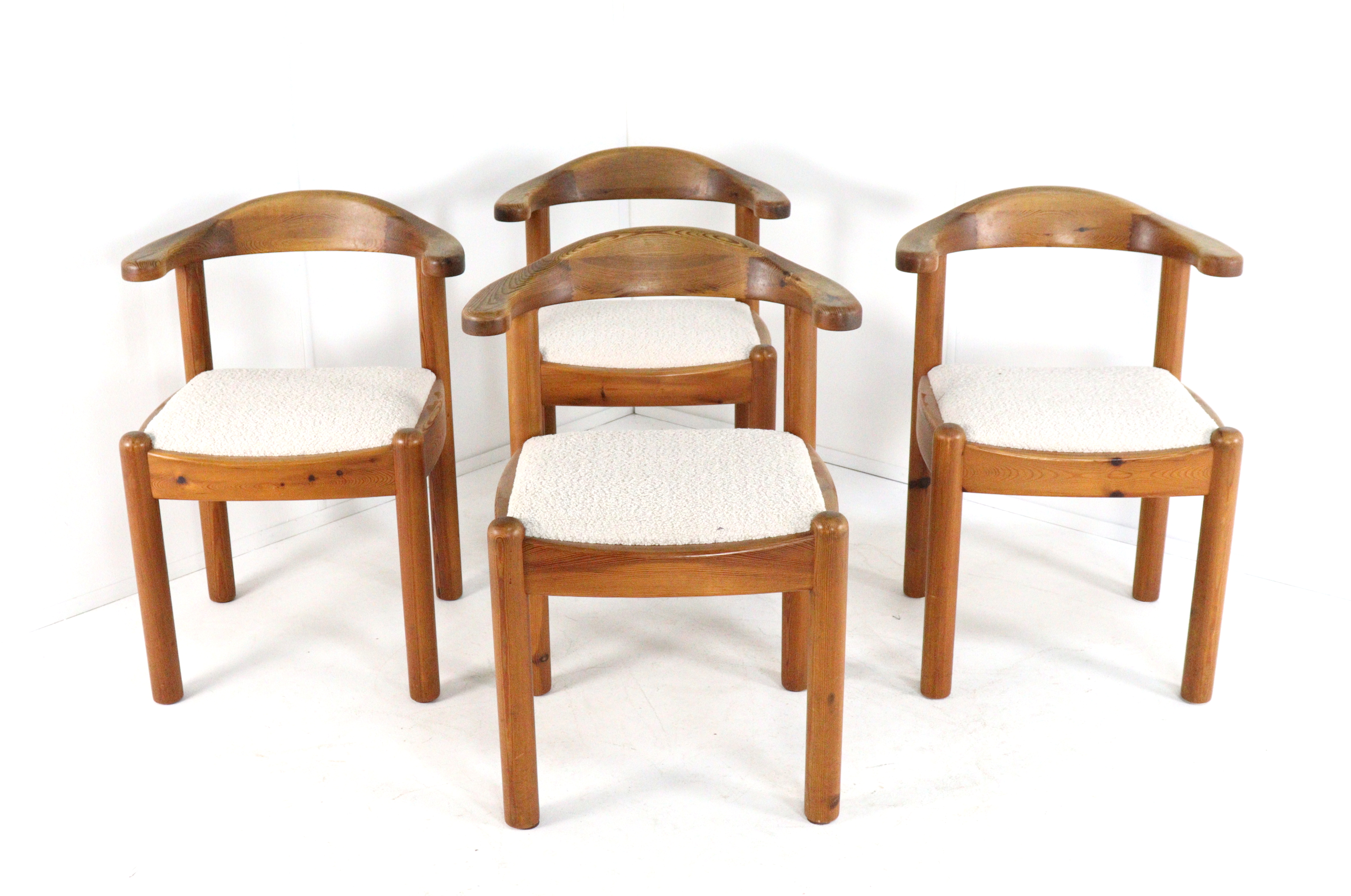 Set van 4 Vamdrup eetkamerstoelen 'Boestofte'