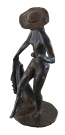 Bronzen beeld vrouwenfiguur