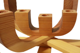 Houten dinerkandelaar