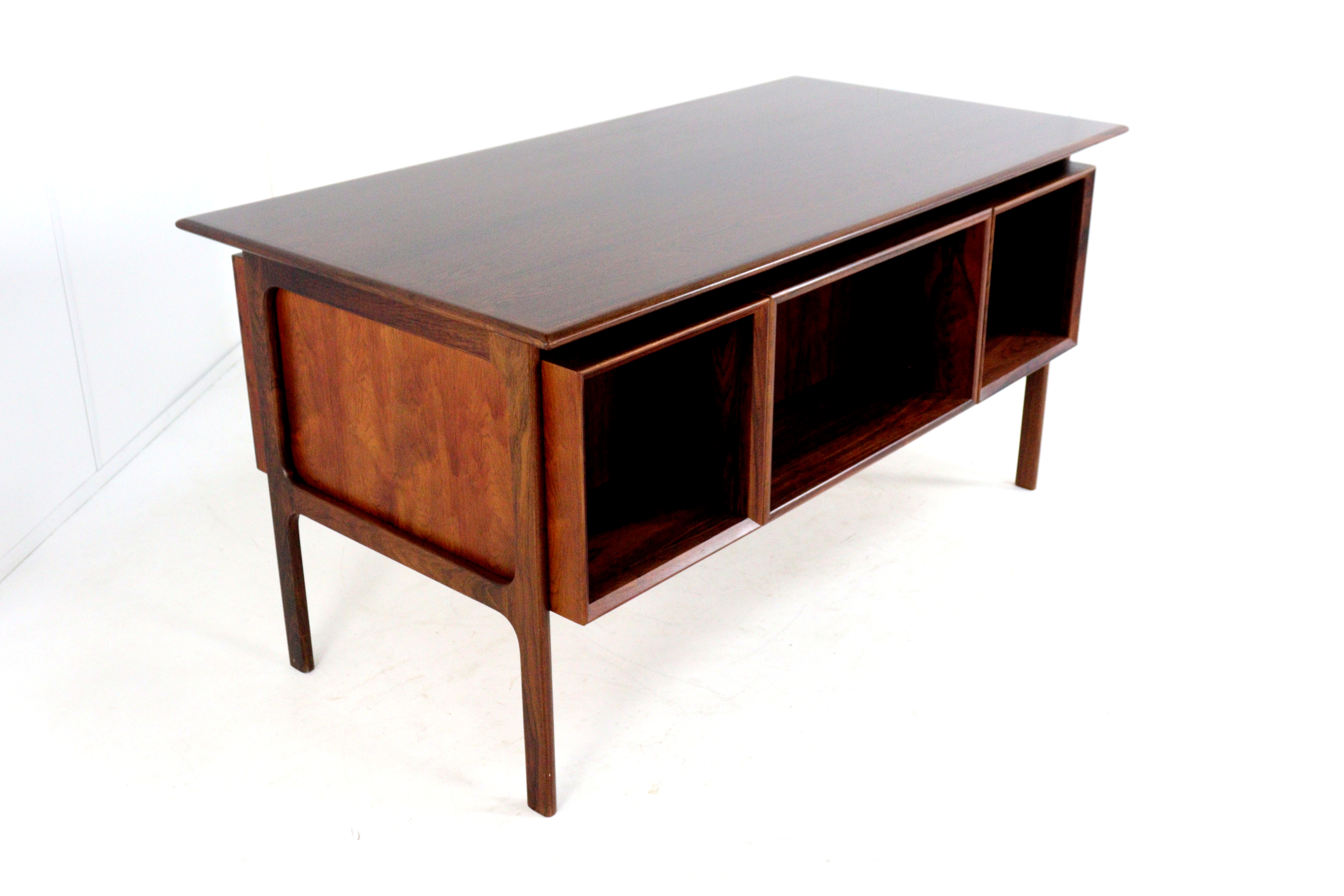 E. Brouer voor Brouer mobelfabrik palissander bureau