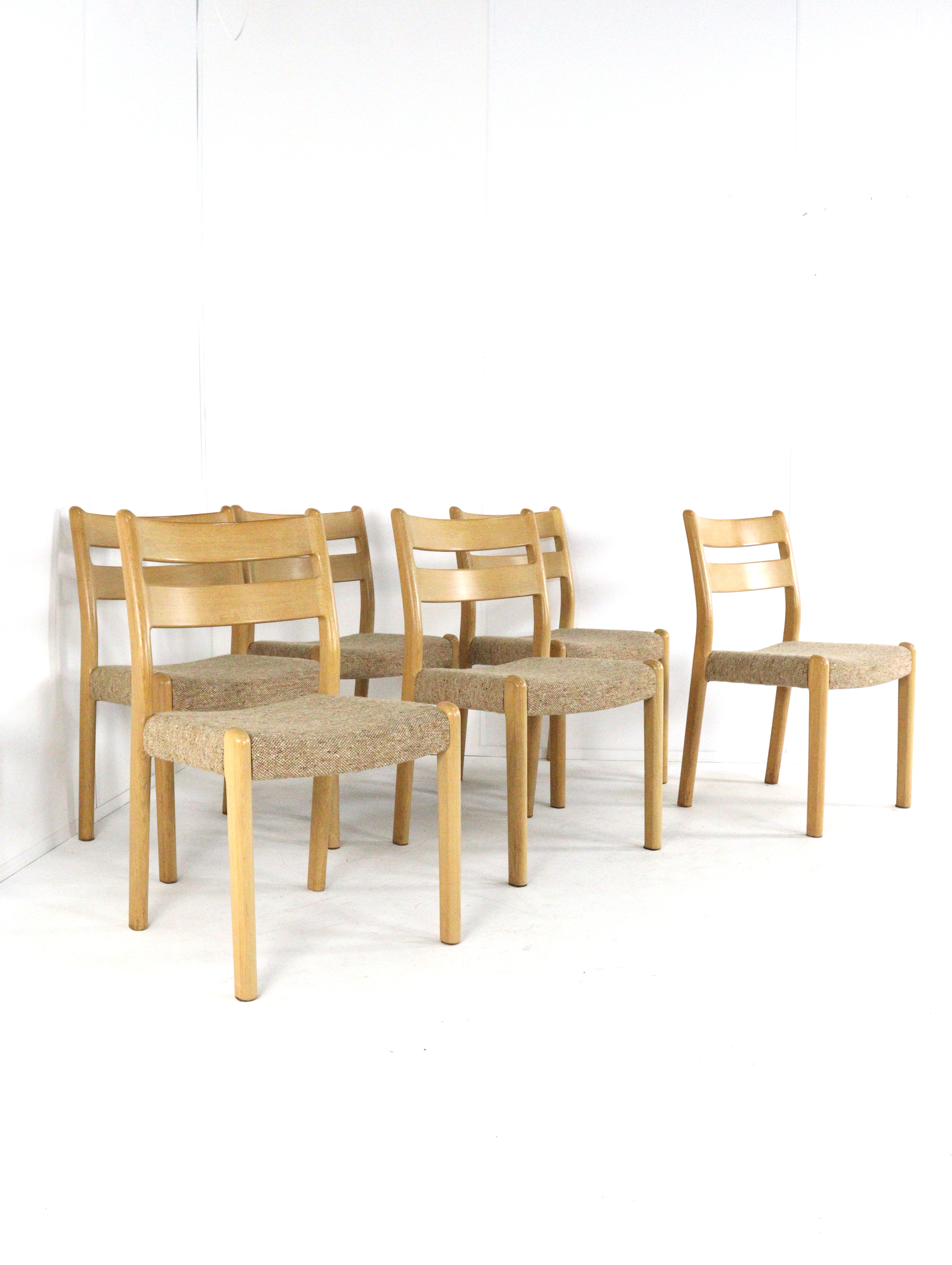 Set van 6 eiken EMC mobler stoelen 'Lem'