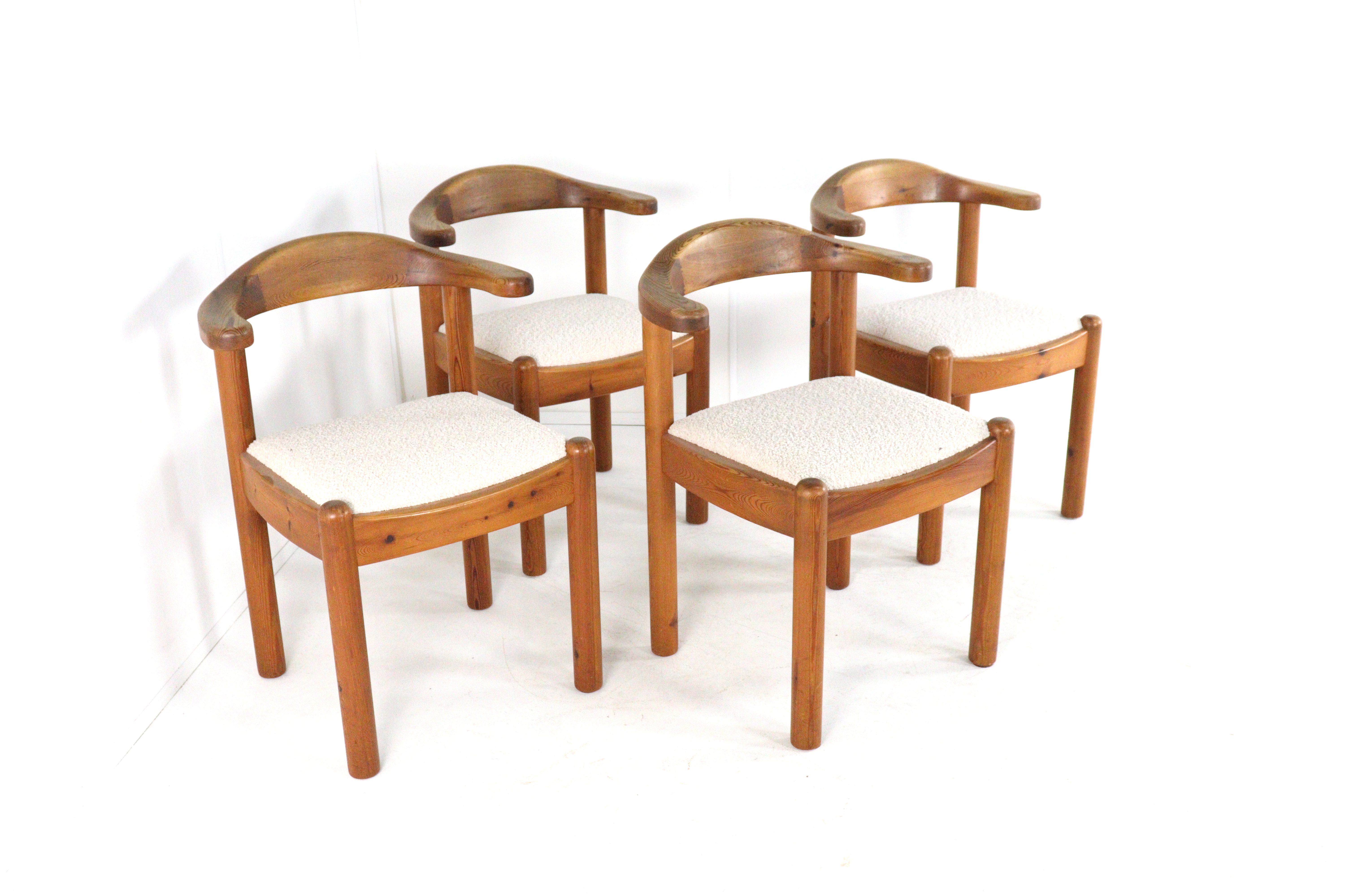 Set van 4 Vamdrup eetkamerstoelen 'Boestofte'