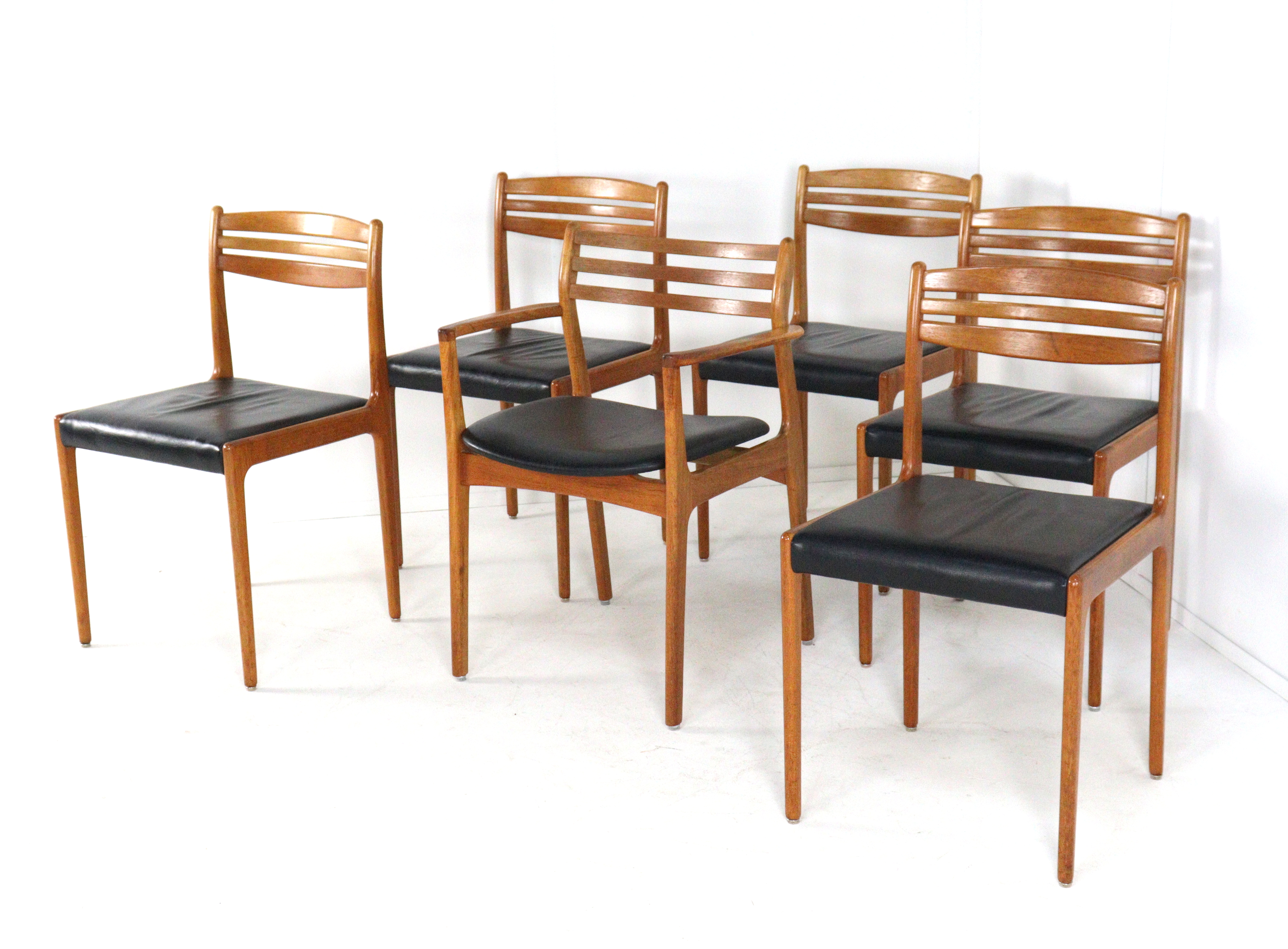 Set van 5 + 1 eetkamerstoelen 'Give'