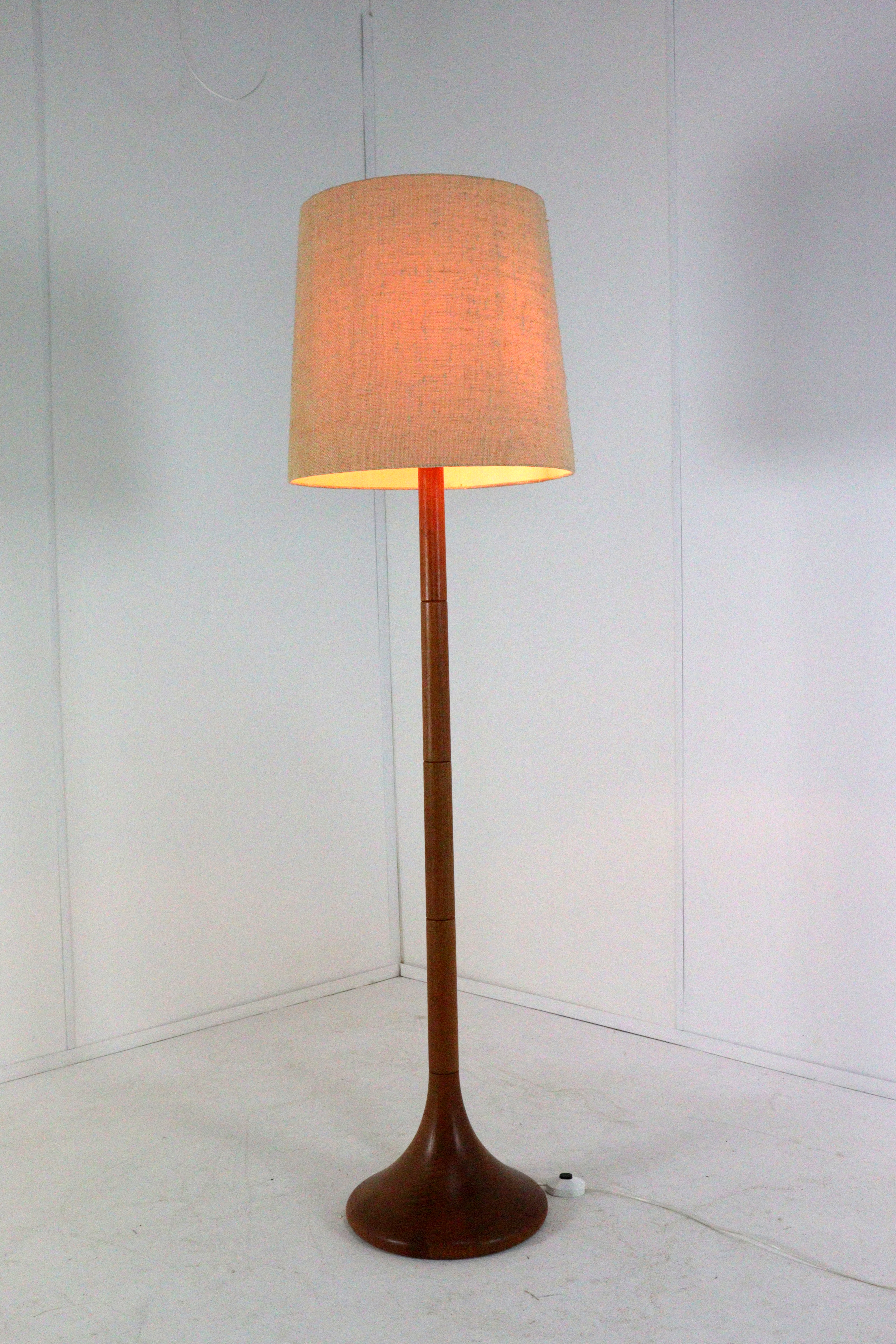 Dyrlund vloerlamp