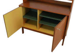 Boekenkast met lectuurplank 'Torbygget'