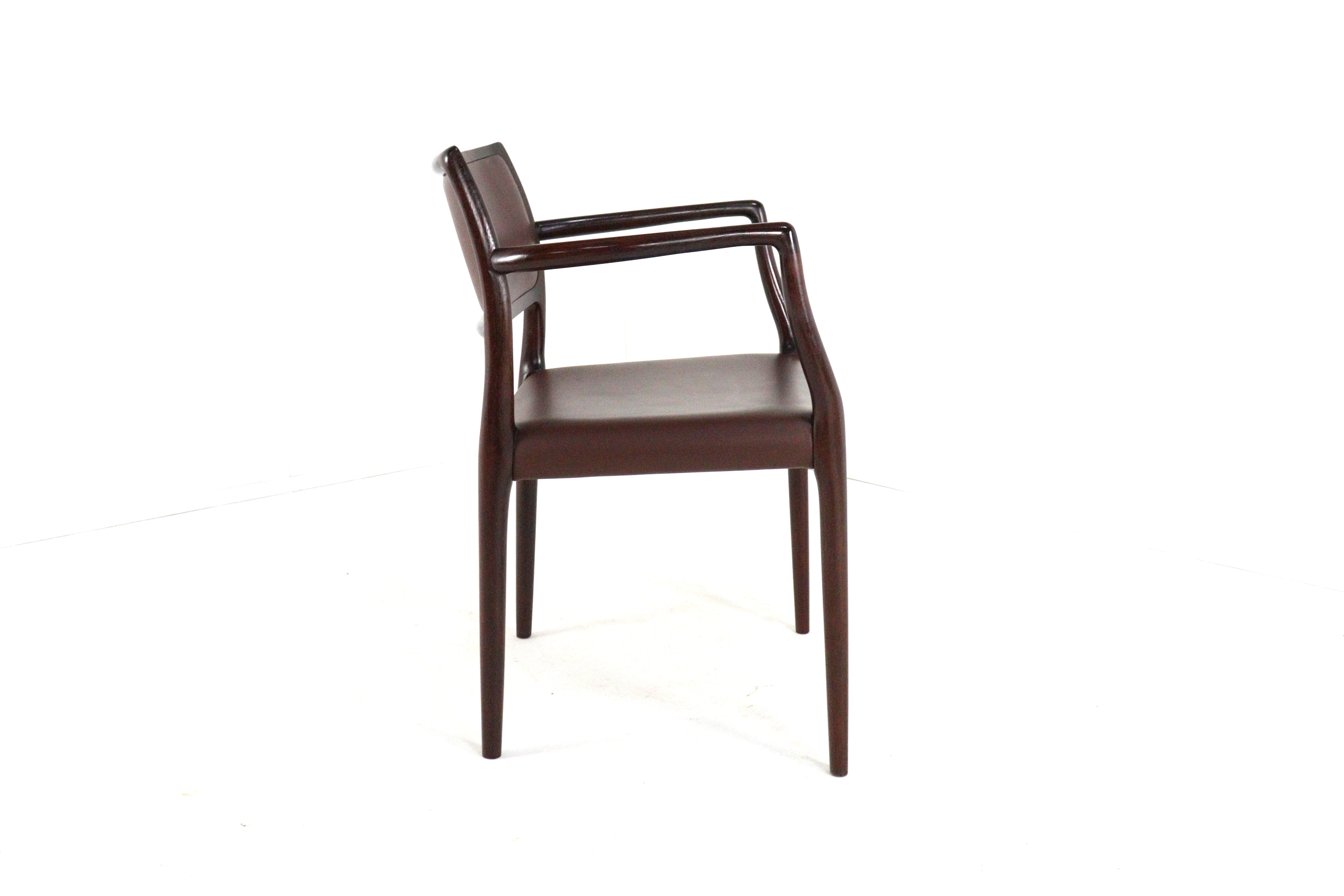 Set van 2 + 2 palissander Niels Otto Møller stoelen model 65 + 80