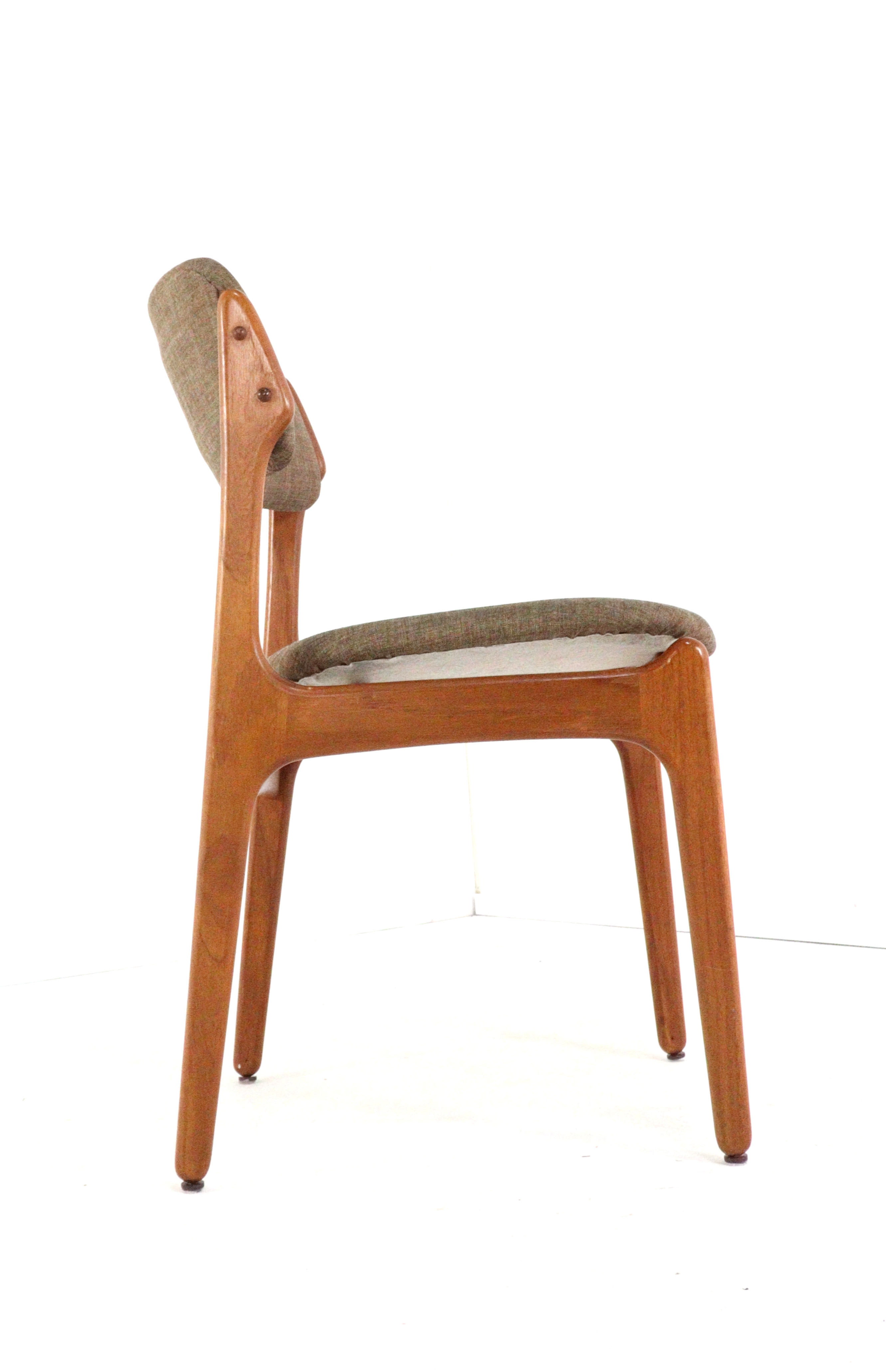Set van 6 Erik Buch eetkamerstoelen 'Kongvund'