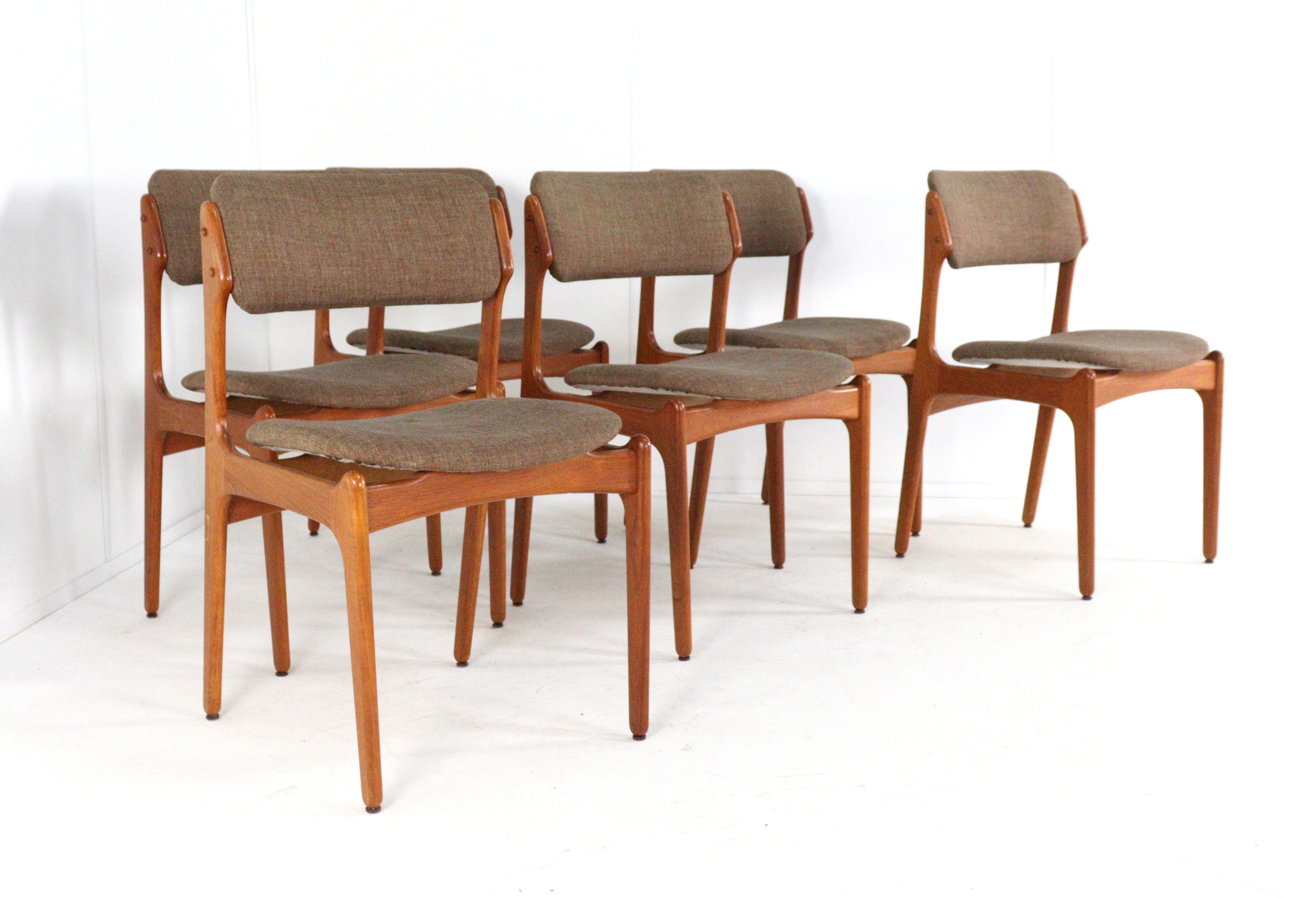 Set van 6 Erik Buch eetkamerstoelen 'Kongvund'