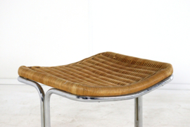 Dirk van Sliedregt voor gebroeders Jonkers voetenbankje