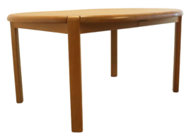 Niels Bach ovalen eettafel 'Korshavn'