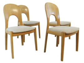 Set van 4 lichte eiken stoelen Niels Koefoed 'Morten' 'Vordingborg'