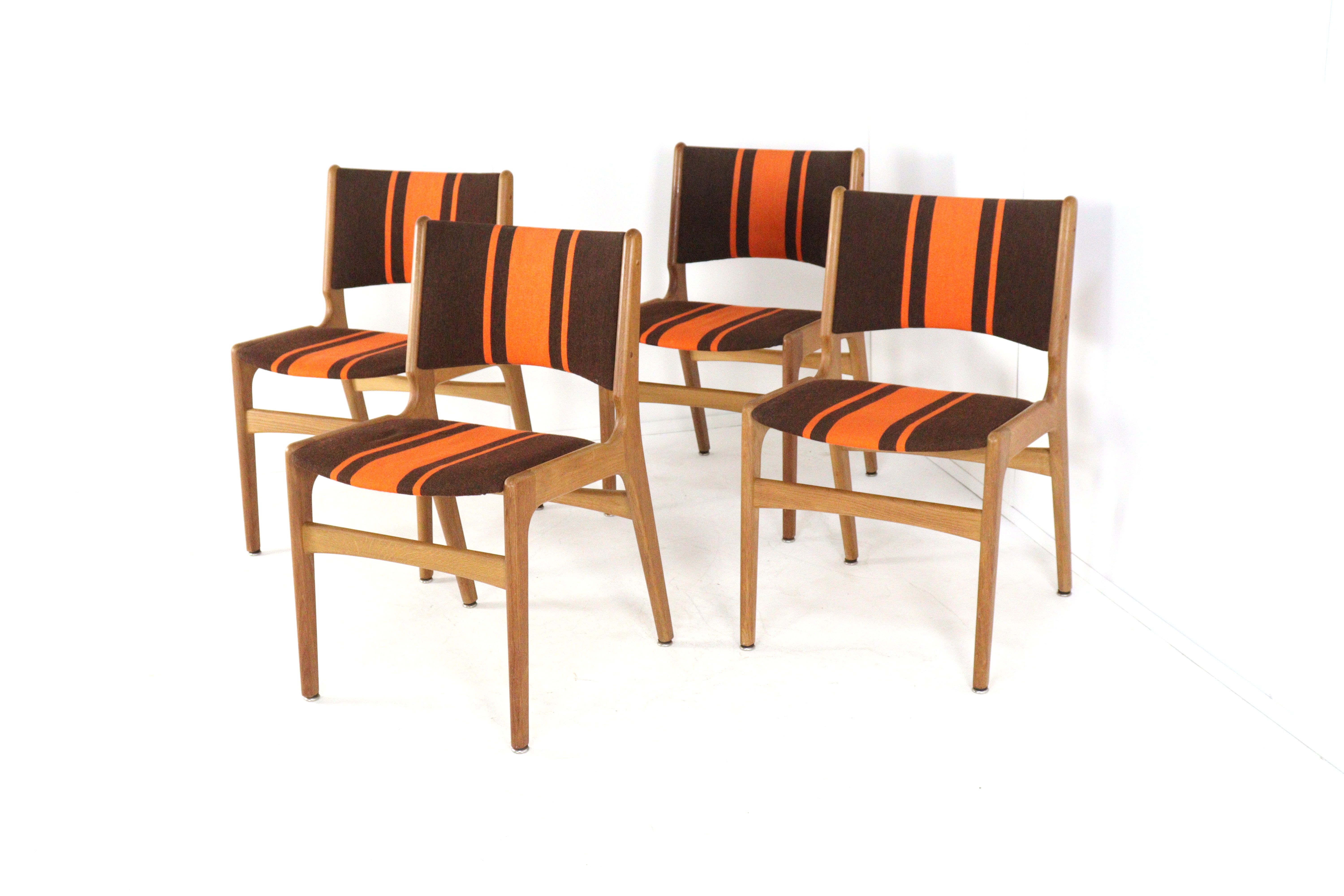 Set van 4 Erik Buch eetkamerstoelen model 89 'Tjele'