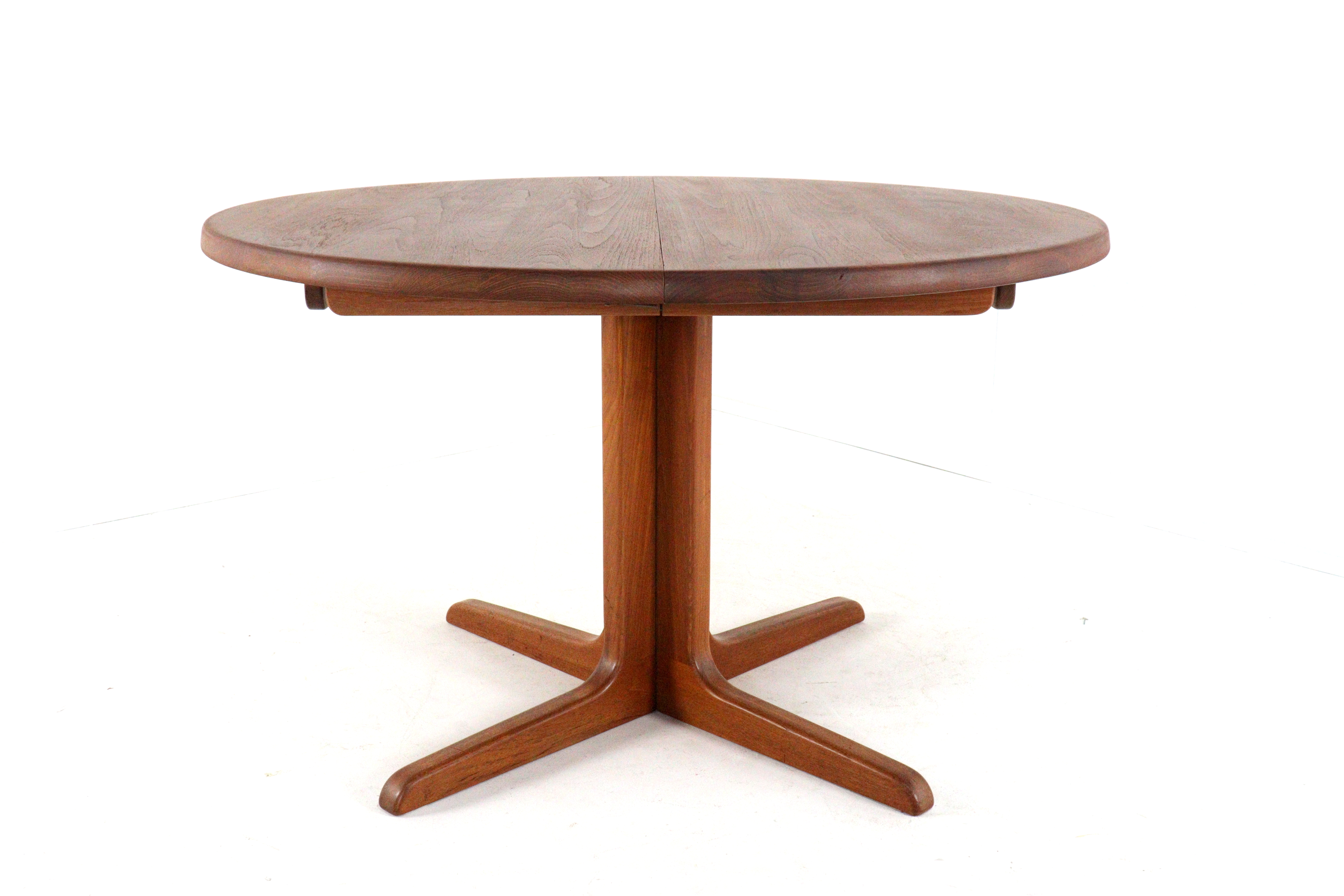 Niels Bach ronde 2x verlengbare teak eettafel 'Tylstrup'