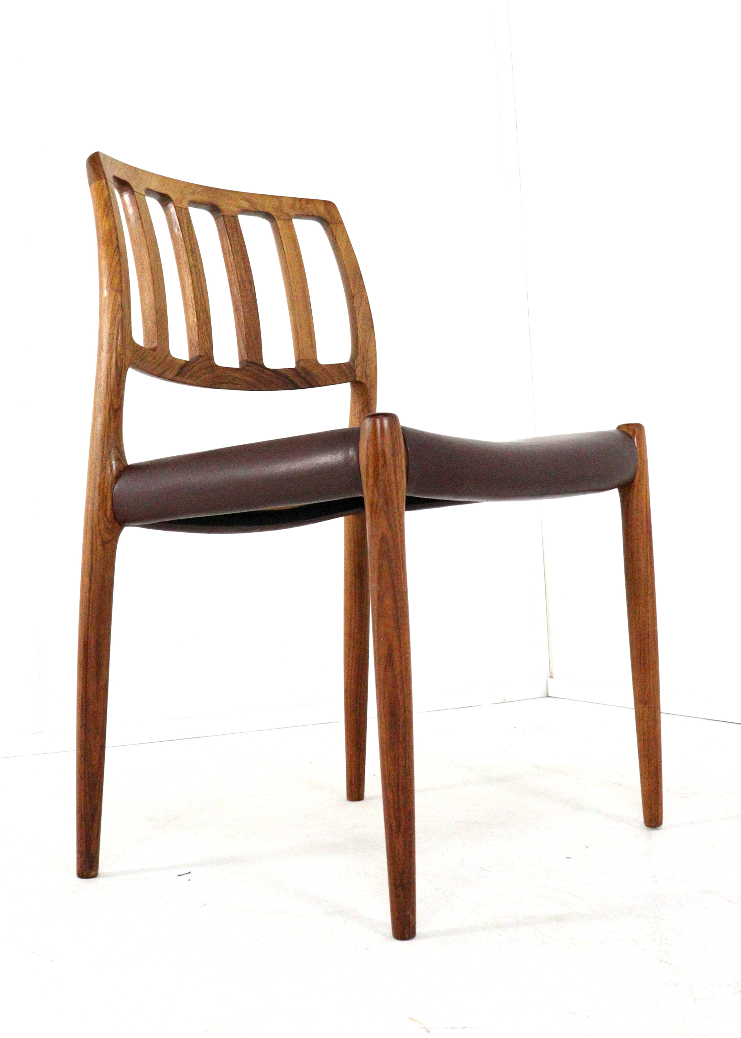 Set van 6 Niels O Møller stoelen model 83