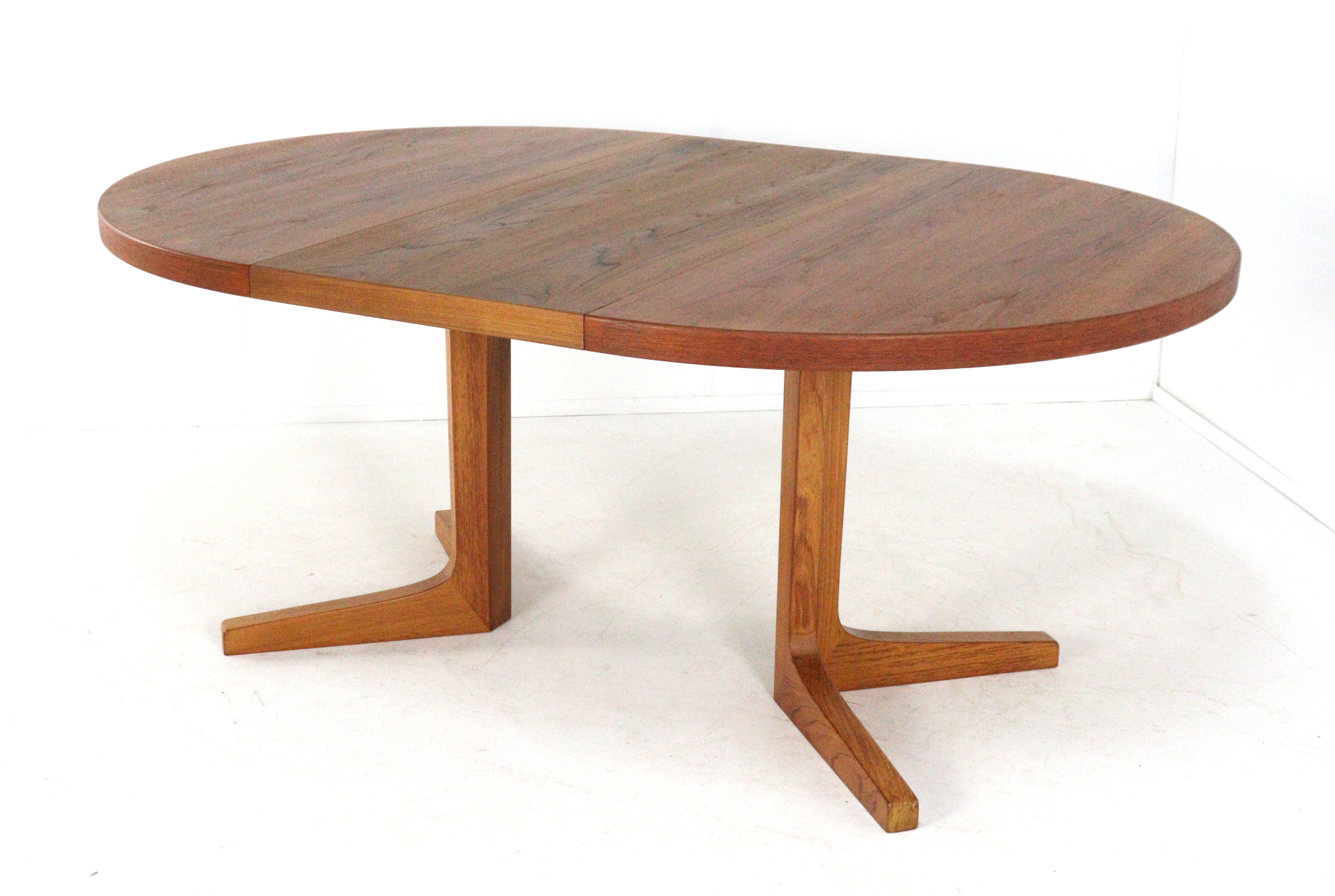 Ronde 2x verlengbare eettafel 'Nim'