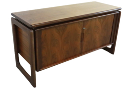 Dyrlund dressoir Rosewood met tamboerdeurtjes 'Goldenstedt'