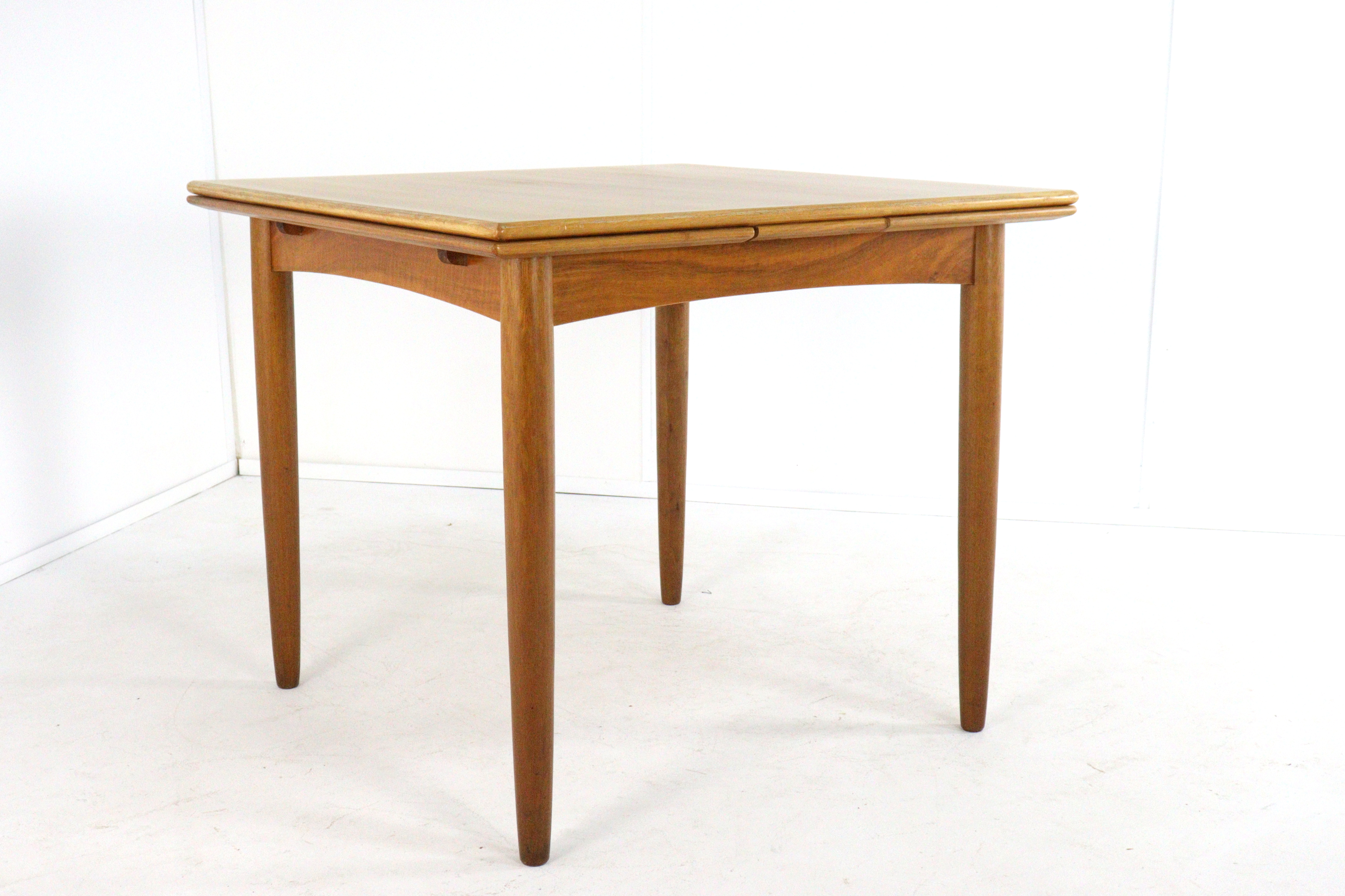 Compact verlengbare eettafel 'Herrieden'