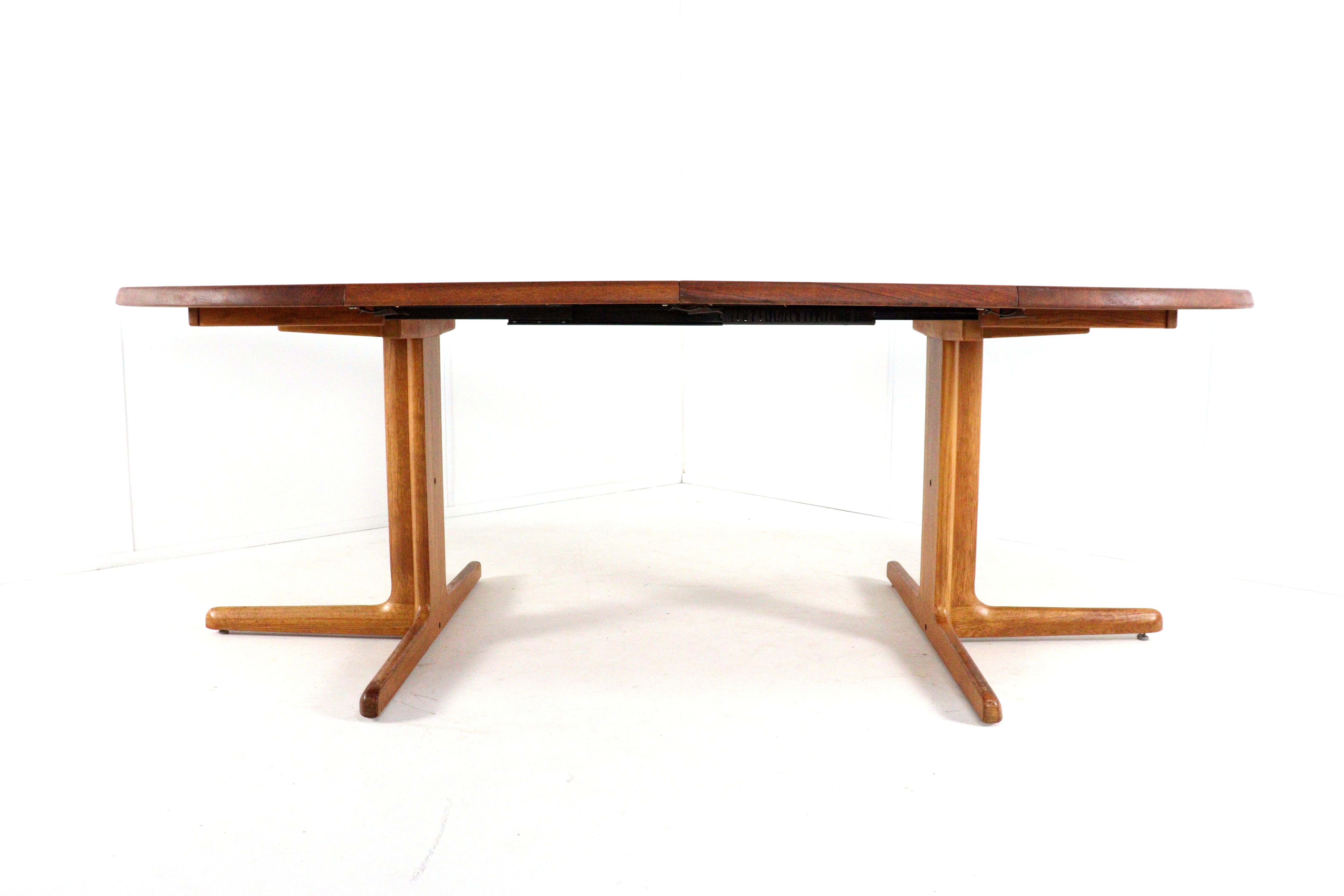 Ronde 2x verlengbare ronde eettafel 'Hobro'