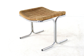 Dirk van Sliedregt voor gebroeders Jonkers voetenbankje