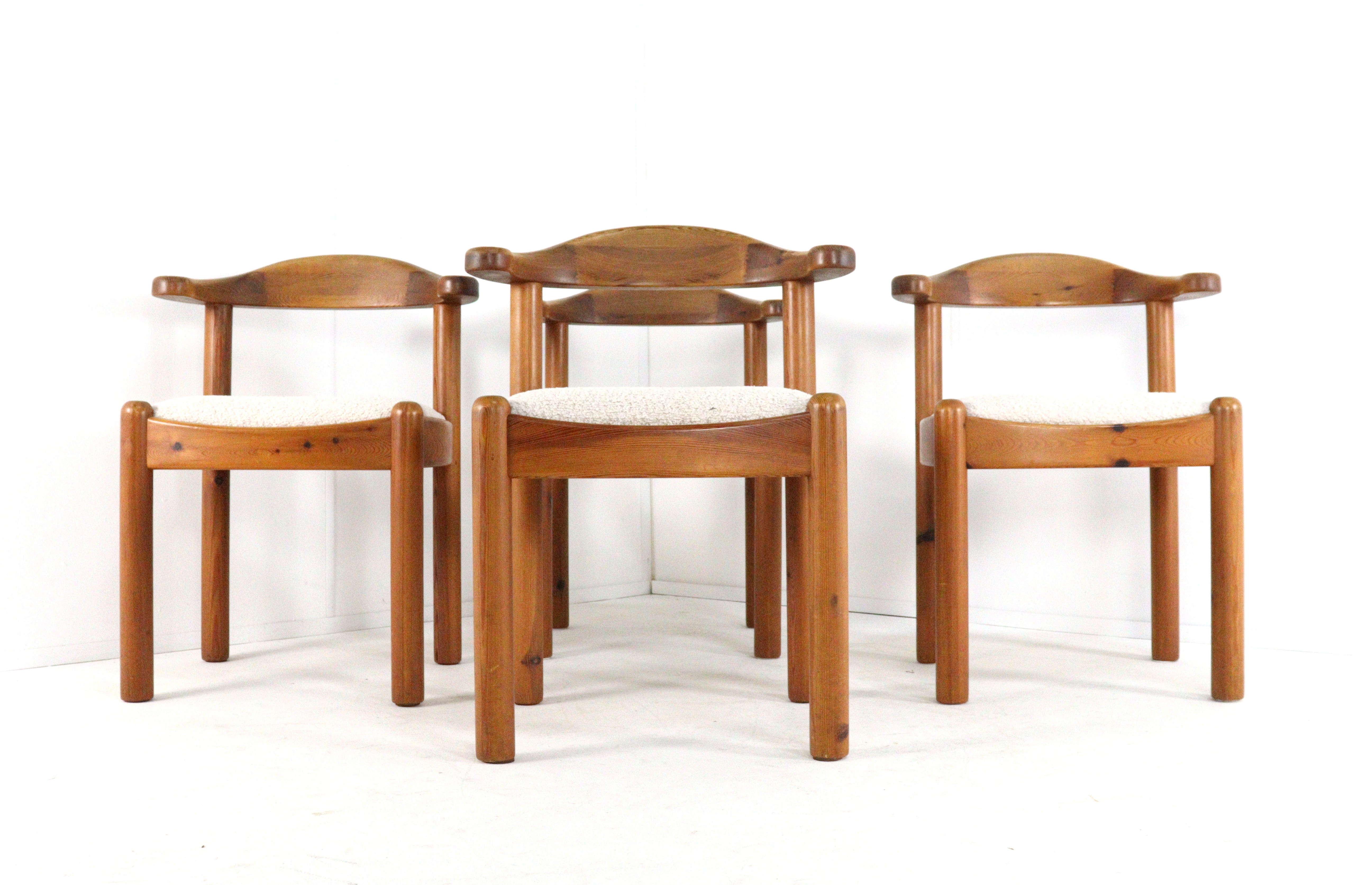 Set van 4 Vamdrup eetkamerstoelen 'Boestofte'