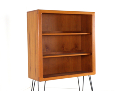 Dyrlund open vitrinekast met verlichting in teak