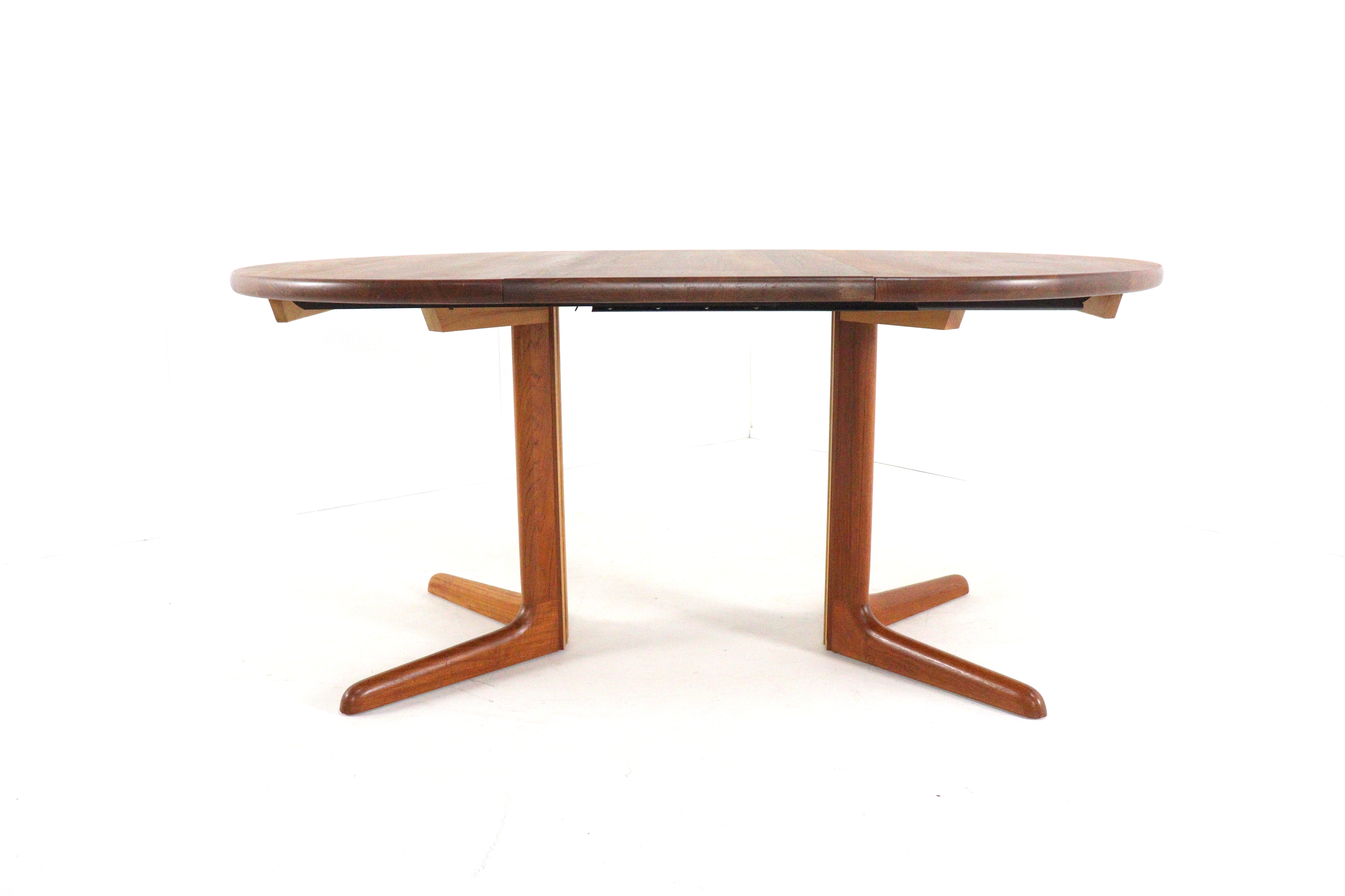 Ronde 2x verlengbare eettafel 'Krageris'