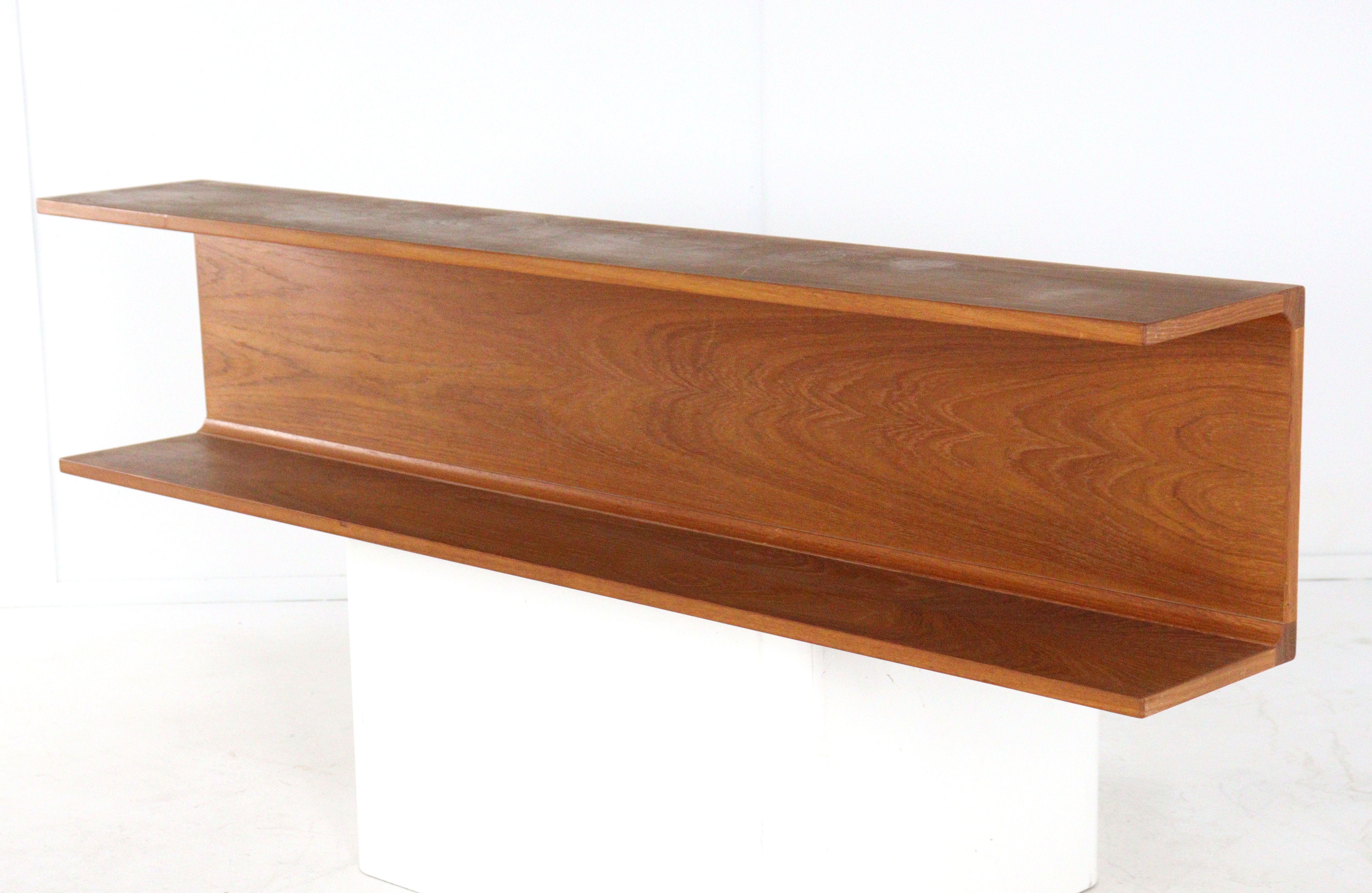 J. Viby voor Pedersen & Hansen teak wandplank
