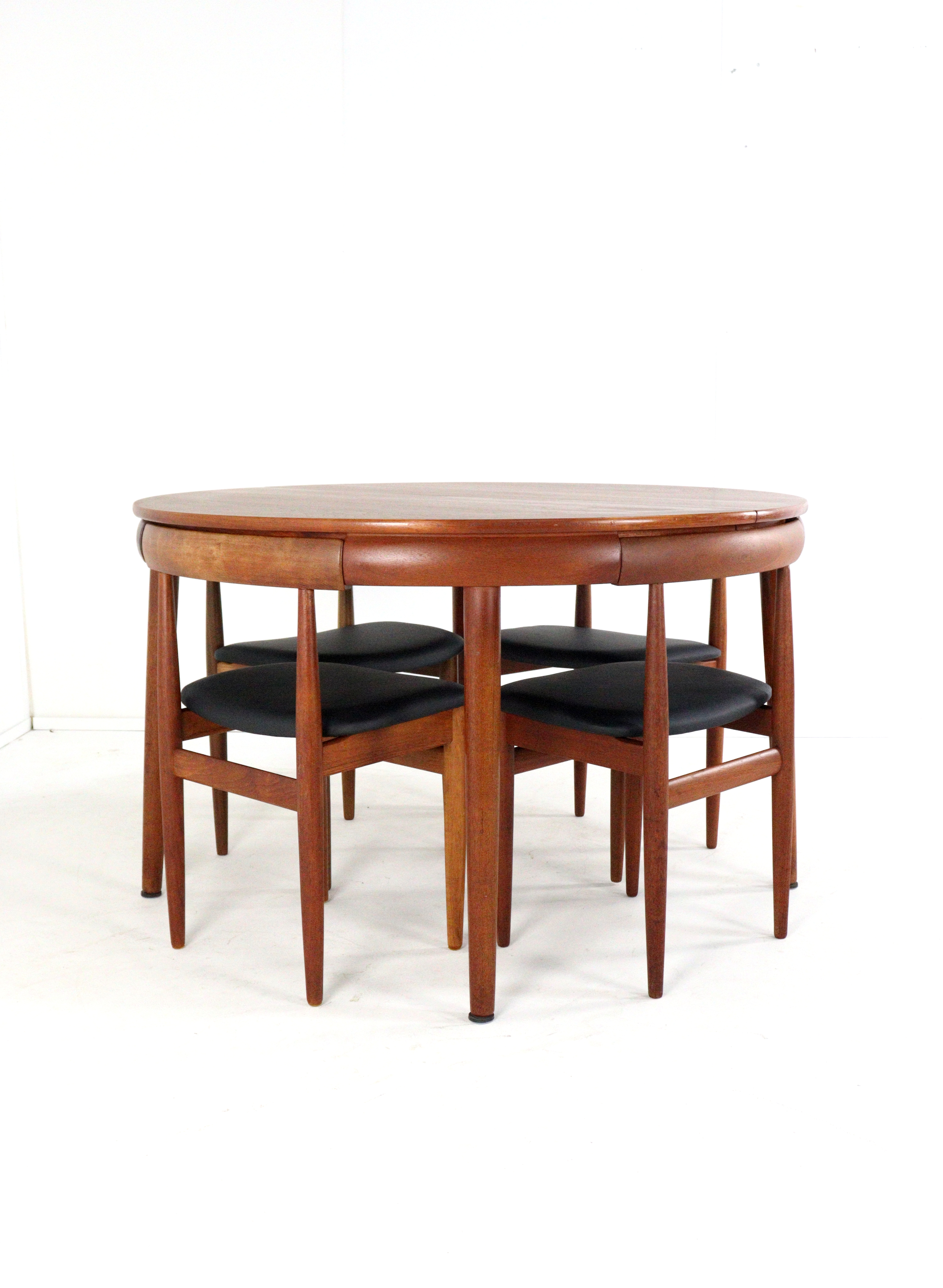 Hans Olsen voor Frem Røjle roundette eettafel + stoelen