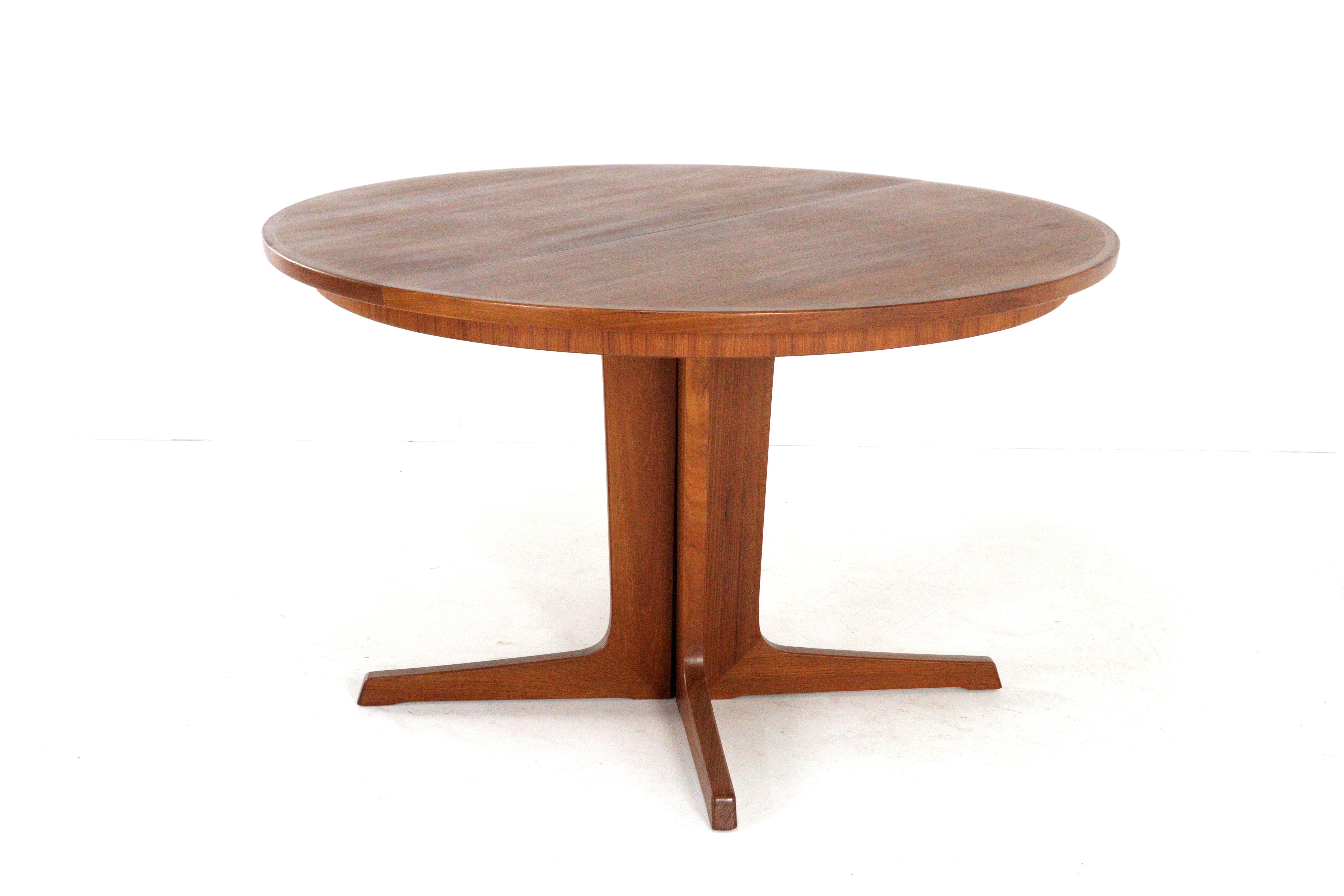 Ronde Bernhard Pedersen & son 2x verlengbare eettafel 'Helsinge'