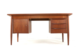Gunnar Nielsen voor Tibergaard bureau 'Hesselballe'