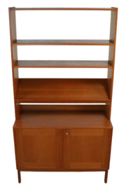 Boekenkast met lectuurplank 'Torbygget'