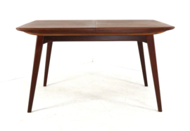 Louis van Teeffelen voor Wébé eettafel 'Milaan'