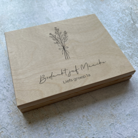 Gepersonaliseerd houten kistje voor Merci | Boeket