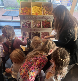 Lize’s 6e verjaardagsfeest met snoepkraam, donutwall, de mooiste schminkcreaties en photobooth-pret