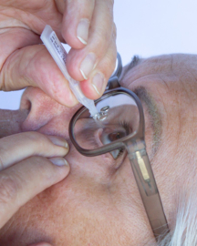 Druppelbril - Het ideale hulpmiddel voor oogdruppels - € 17,49 - Aanbevolen door oogartsen en opticiens