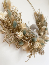 Dried floral wreath bird sand