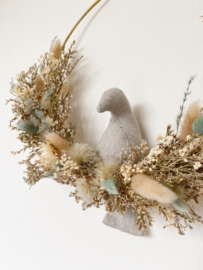 Dried floral wreath bird sand