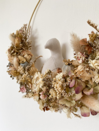 Dried floral wreath bird naturel