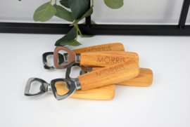 Houten flesopener - gegraveerd - per 10 stuks