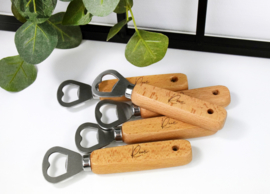 Houten flesopener - gegraveerd - per 10 stuks