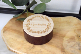 Cadeaudoosje rond met houten deksel - gegraveerd