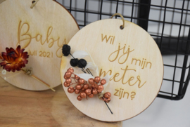 Houten hanger met droogbloemen - gepersonaliseerd