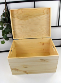 Houten doos groot met klepdeksel - gegraveerd